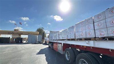 الهلال الأحمر يواصل دعم الأشقاء الفلسطينيين عبر قافلة 