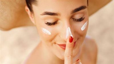 مع ارتفاع درجات الحرارة.. خطوات أساسية للعناية بالبشرة في الصيف
