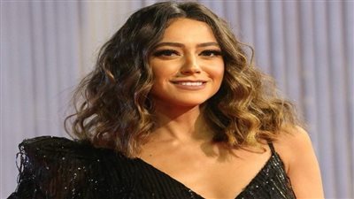 «عادل إمام قالي إنتِ شاطرة».. هند عبد الحليم تروي موقفًا لن تنساه| فيديو