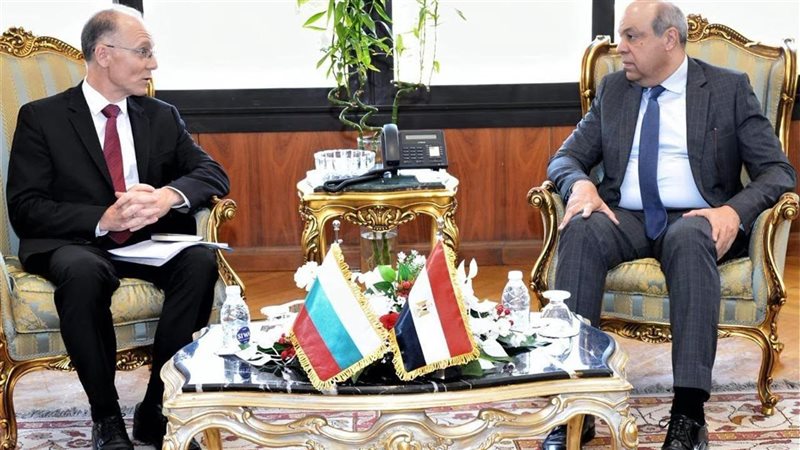 وزير الطيران خلال