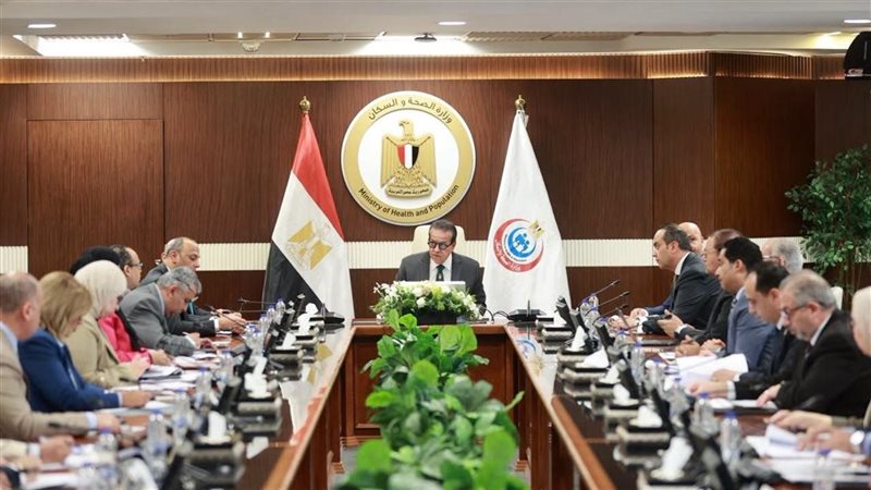 وزير الصحة خلال الاجتماع