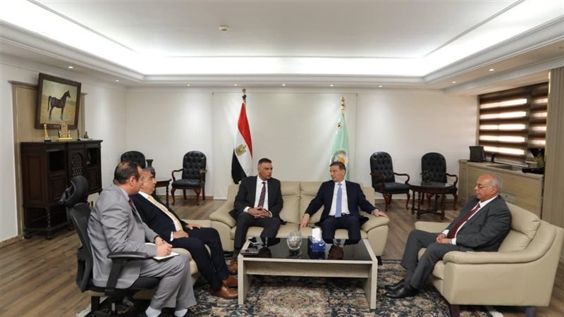 وزير الزراعة خلال