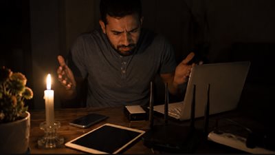 الكهربا شغالة ومفيش تخفيف أحمال.. مسؤول يكشف الحقيقة|فيديو