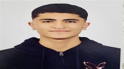 الطالب عبد الله محمود بعد حصوله على 100%: 