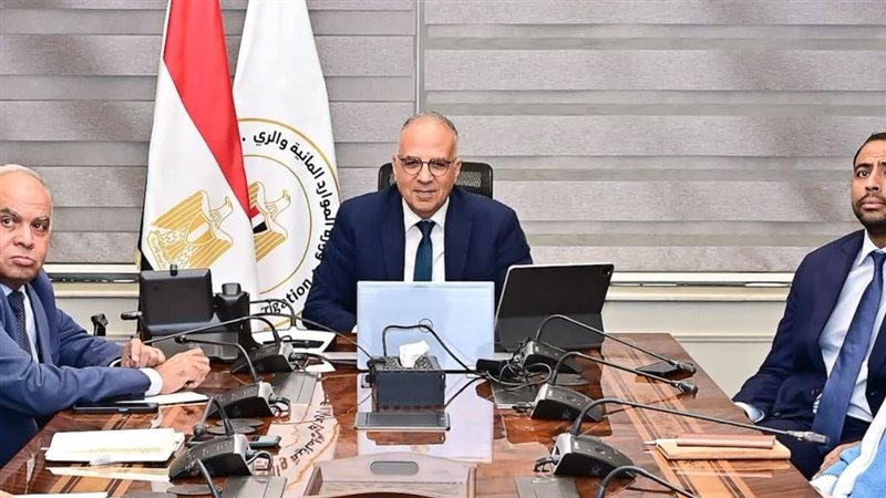 وزير الري خلال الاجتماع