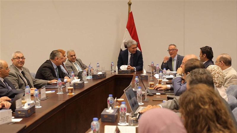 وزير السياحة خلال