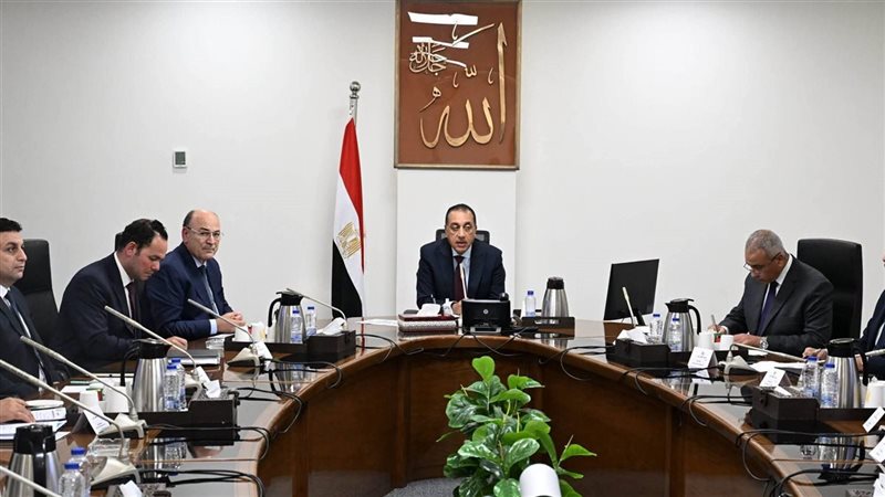 رئيس الوزراء خلال