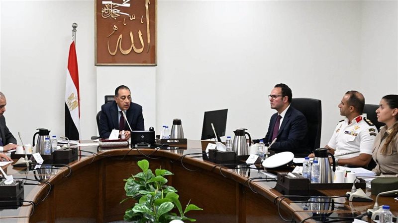 رئيس الوزراء خلال