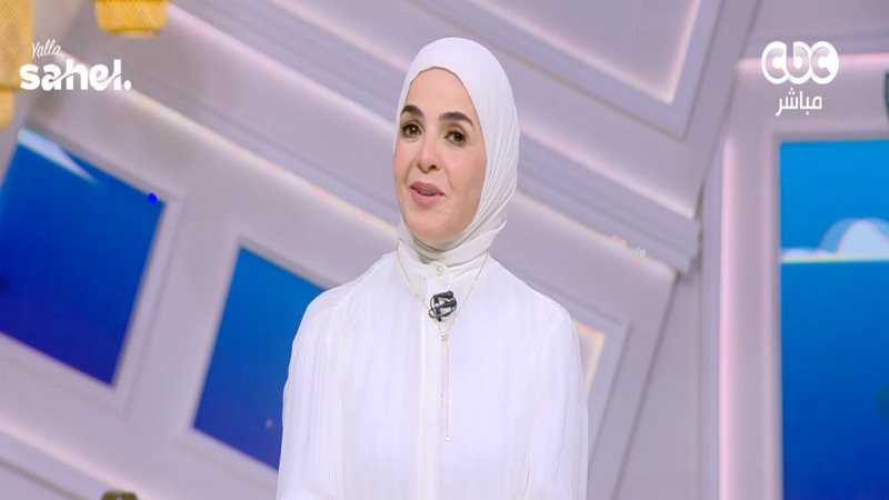 الإعلامية منى عبد