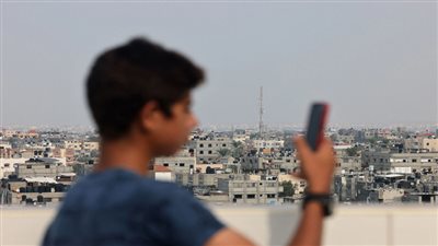 لو الإنترنت وشبكة المحمول قطعت.. ايه هينبه الناس بالزلازل؟.. خبير يعلق|فيديو