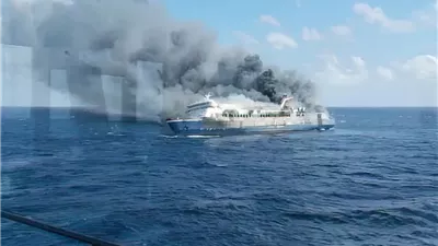 مصرع 5 أشخاص وفقدان 41 إثر حريق اندلع بسفينة قبالة إندونيسيا