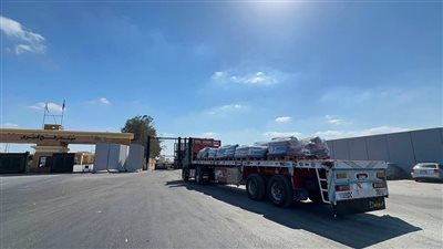 القافلة 250.. آلاف الأطنان تعبر من مصر لدعم غزة رغم العراقيل|فيديو