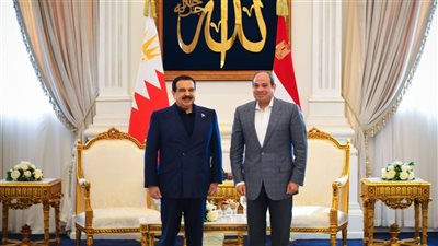 الرئيس السيسي يودع ملك البحرين بعد زيارته لمصر