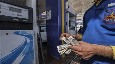 النفط وصل 84 دولارًا.. «شعبة البترول» تكشف مفاجأة بشأن أسعار الوقود|فيديو