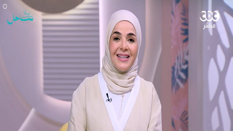  الإعلامية منى عبدالغني