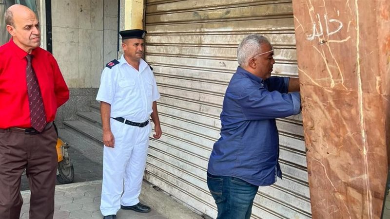 غلق محال في القاهرة 
